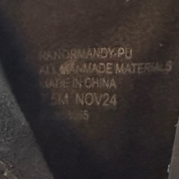 Nordstrom Normandy Croc Block Heel Booties With Inside Zip NWOB Size 7.5M - Picture 6 of 7